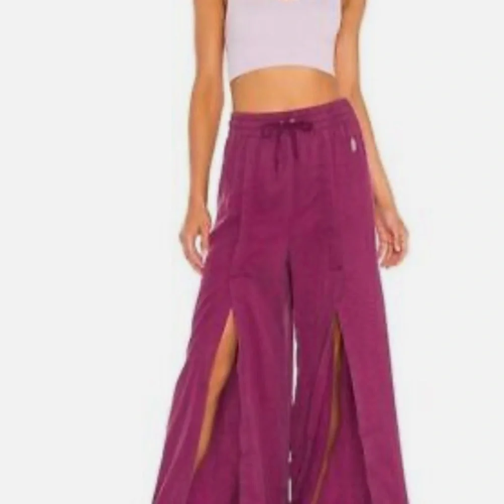 Brand NWOT Free People movement split leg, size M - Picture 9 of 9